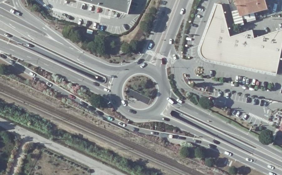 Vue aérienne du Rond-point anonyme n°644950164