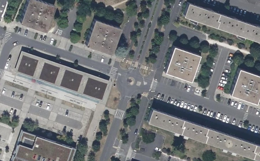 Vue aérienne du Rond-point anonyme n°644985313