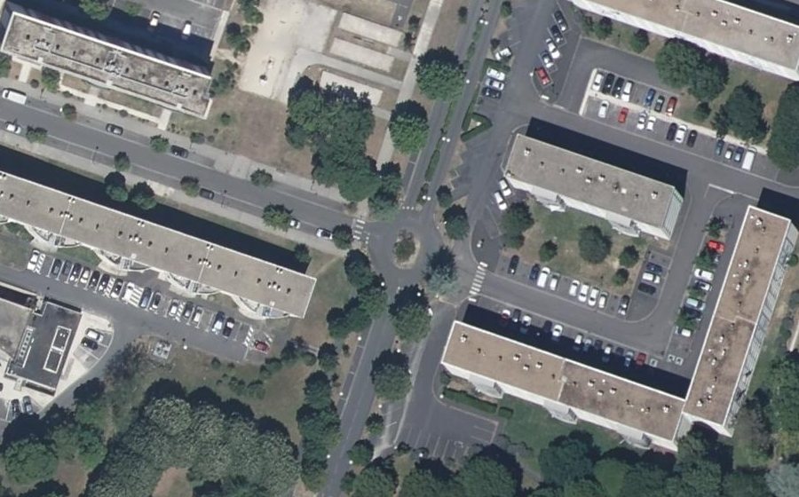 Vue aérienne du Rond-point anonyme n°644985317