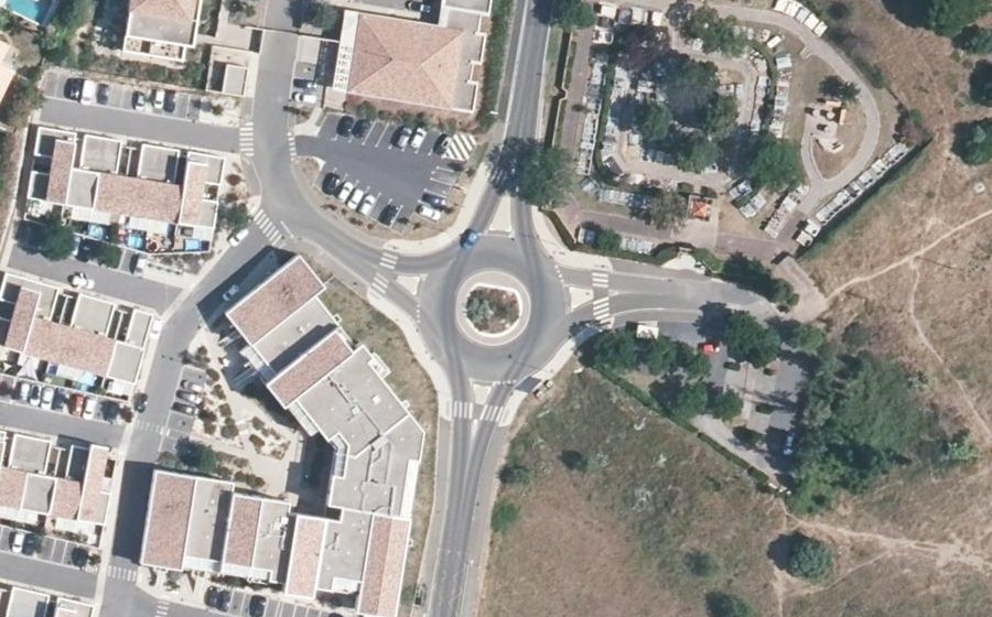 Vue aérienne du Rond-point anonyme n°645246349