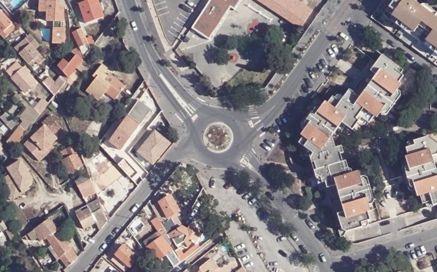Vue aérienne du Rond-point anonyme n°64546331