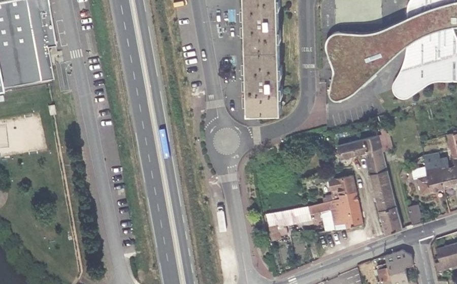 Vue aérienne du Rond-point anonyme n°645574970