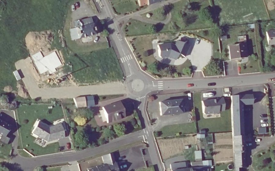 Vue aérienne du Rond-point anonyme n°645586122