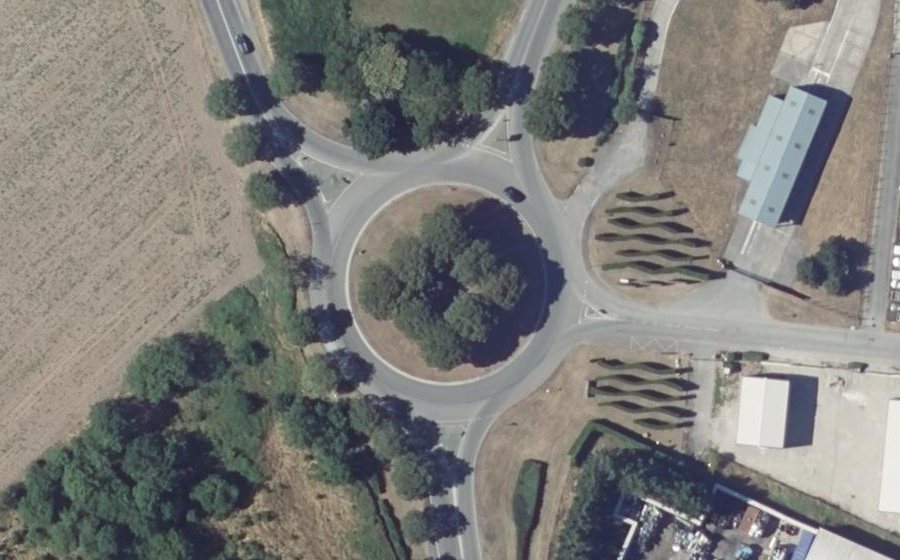 Vue aérienne du Rond-point anonyme n°64559075