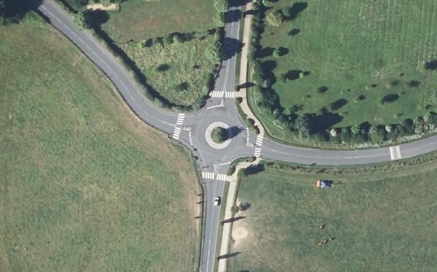Vue aérienne du Rond-point anonyme n°645913195