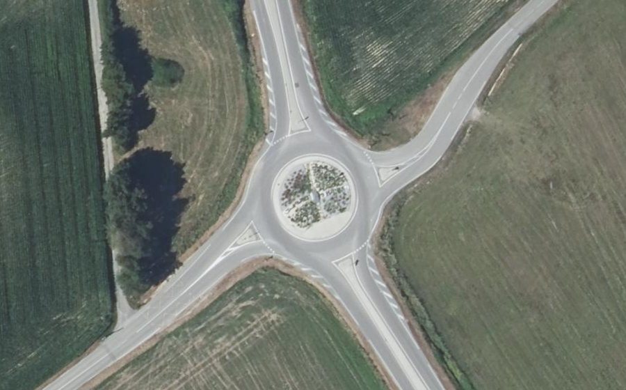 Vue aérienne du Rond-point anonyme n°645935932