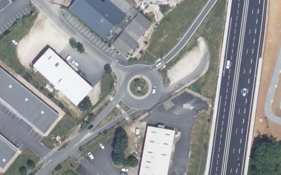 Vue aérienne du Rond-point anonyme n°646018033