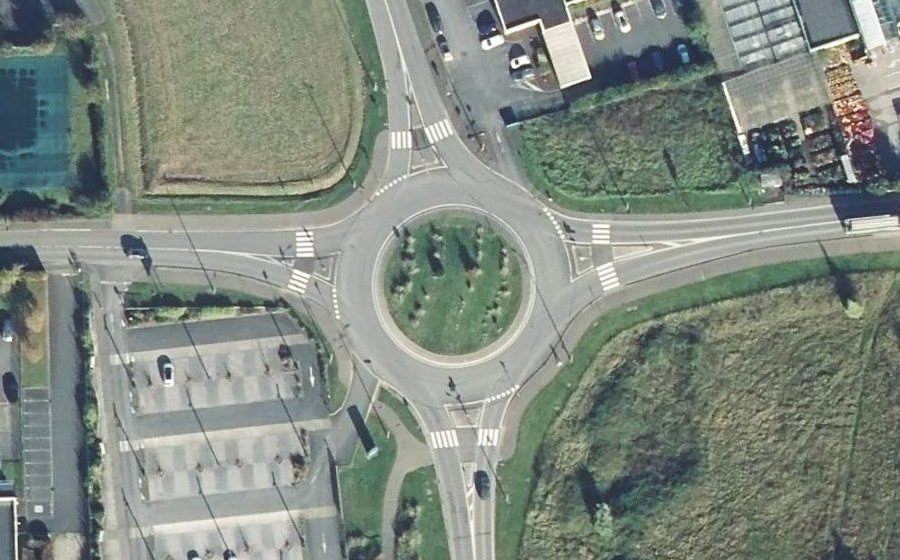 Vue aérienne du Rond-point anonyme n°646088254