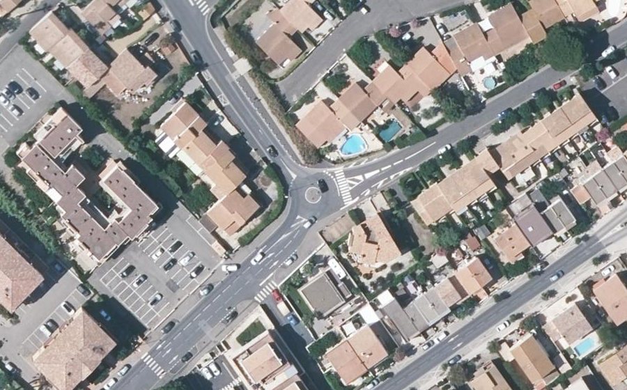 Vue aérienne du Rond-point anonyme n°64645647