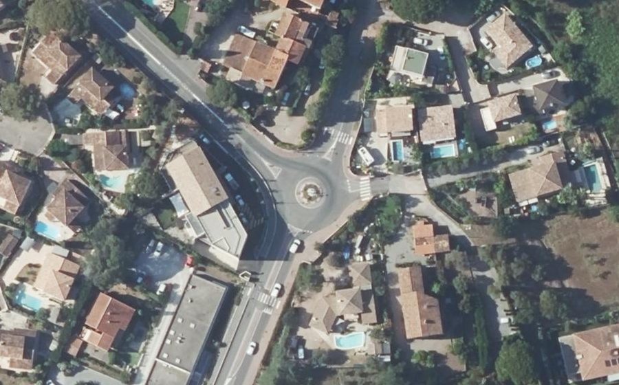 Vue aérienne du Rond-point anonyme n°646503585