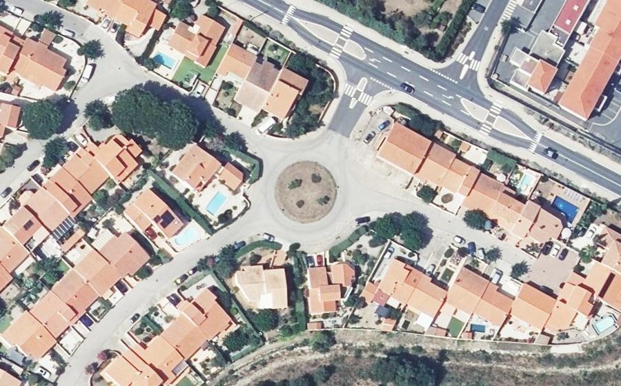 Vue aérienne du Rond-point anonyme n°64659365