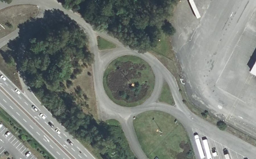 Vue aérienne du Rond-point anonyme n°64659475
