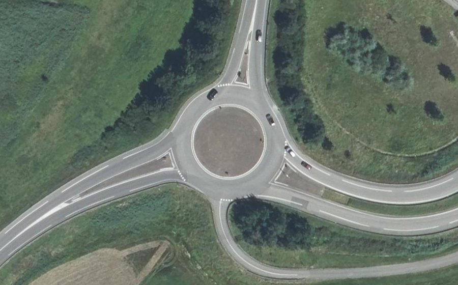 Vue aérienne du Rond-point anonyme n°64664847