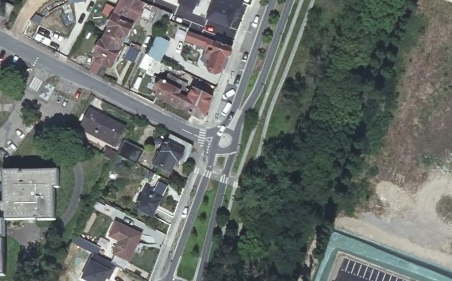 Vue aérienne du Rond-point anonyme n°646809997