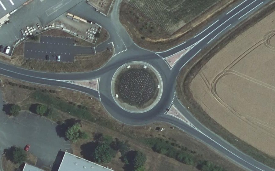 Vue aérienne du Rond-point anonyme n°646845914