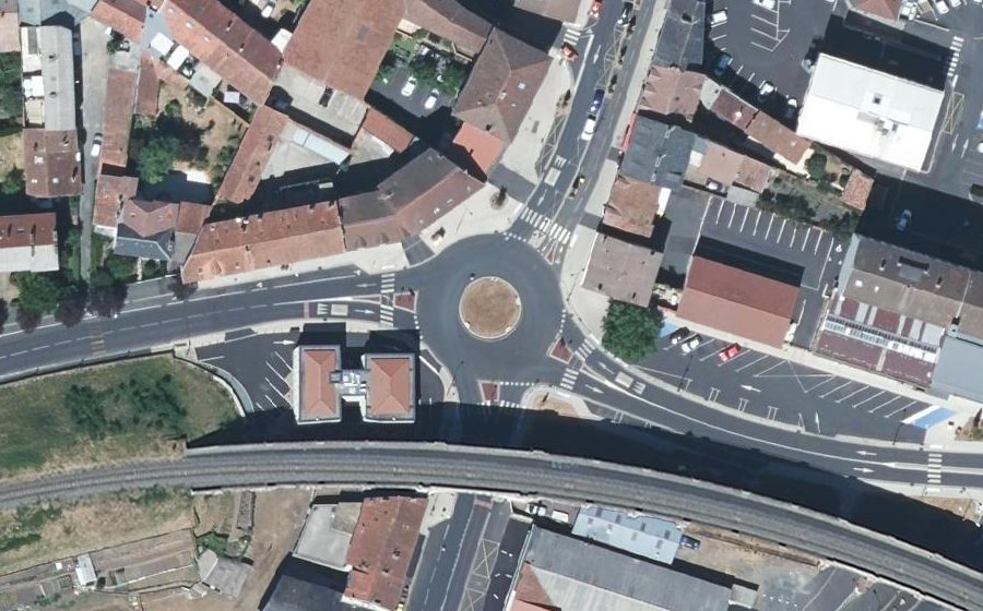 Vue aérienne du Rond-point anonyme n°646861545