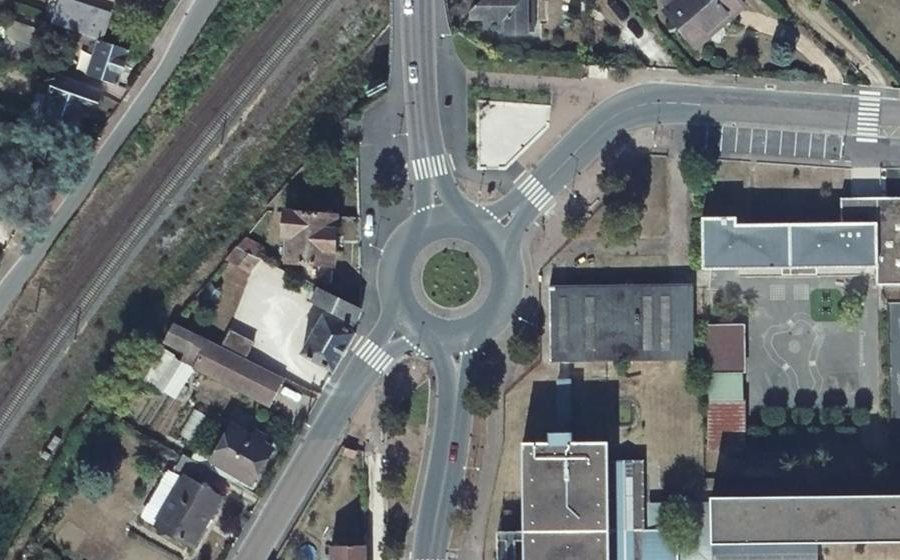 Vue aérienne du Rond-point anonyme n°64689989