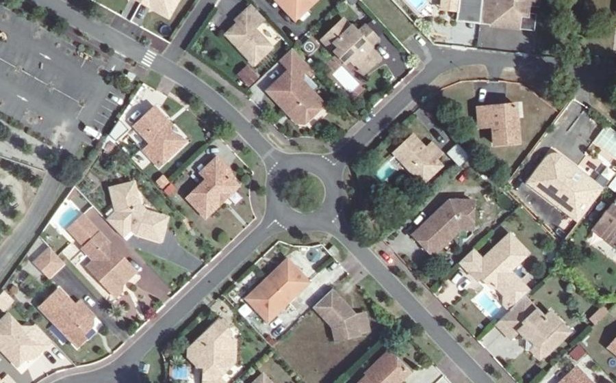 Vue aérienne du Rond-point anonyme n°64724629