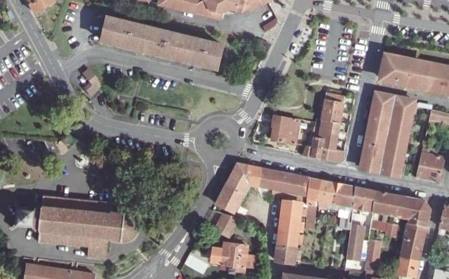 Vue aérienne du Rond-point anonyme n°64739263