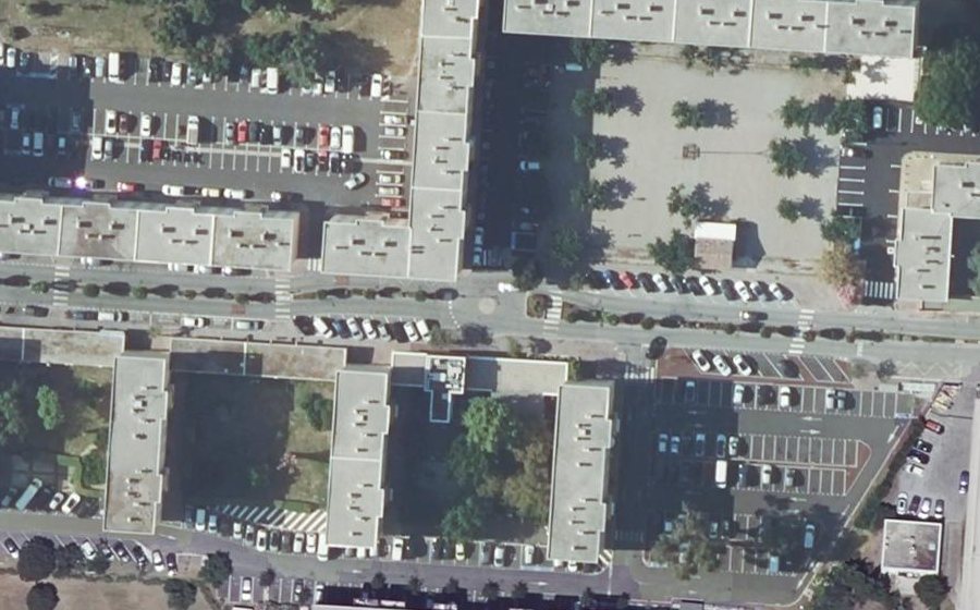 Vue aérienne du Rond-point anonyme n°647422764