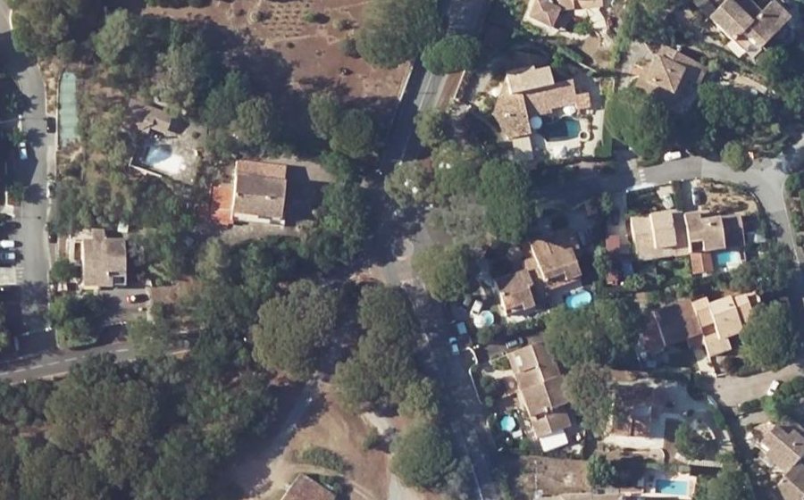 Vue aérienne du Rond-point anonyme n°647825096