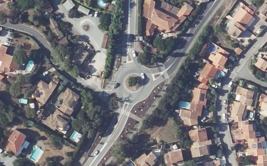 Vue aérienne du Rond-point anonyme n°647842708