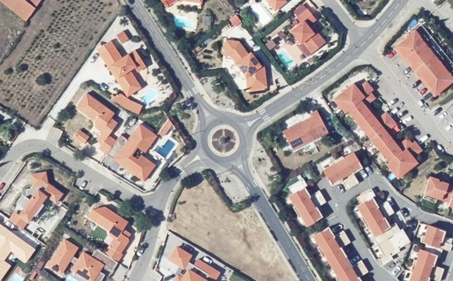 Vue aérienne du Rond-point anonyme n°648047800