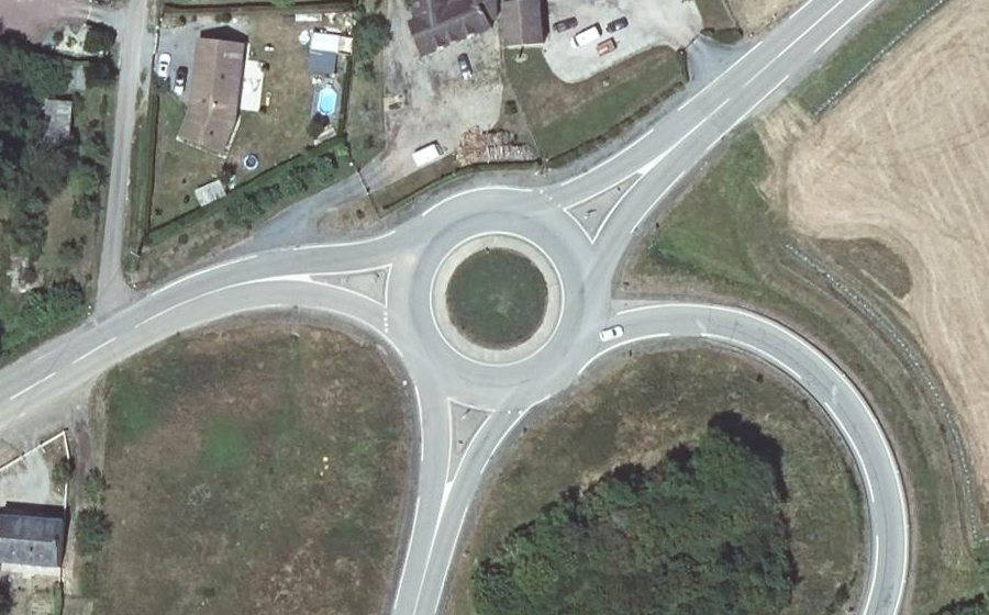 Vue aérienne du Rond-point anonyme n°64817086