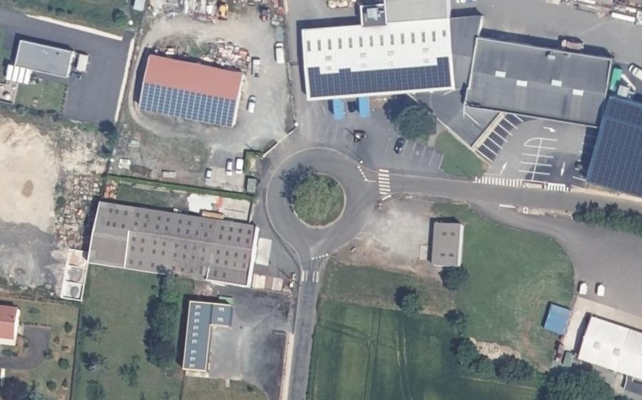 Vue aérienne du Rond-point anonyme n°648196283