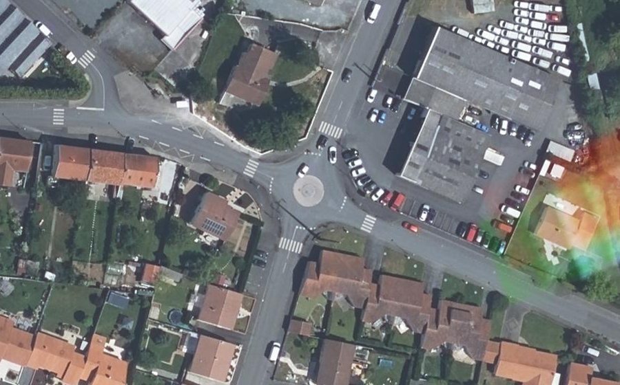 Vue aérienne du Rond-point anonyme n°648369464