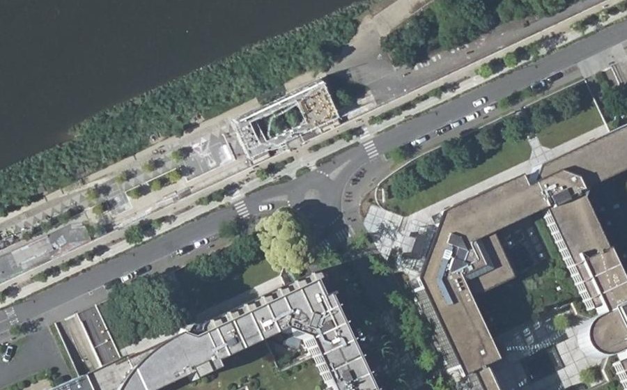 Vue aérienne du Rond-point anonyme n°648538732