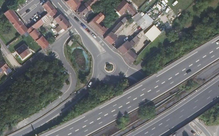 Vue aérienne du Rond-point anonyme n°648549095