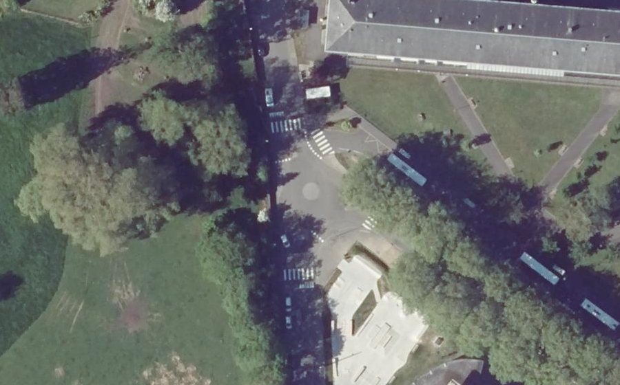 Vue aérienne du Rond-point anonyme n°648596274