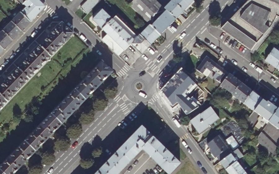 Vue aérienne du Rond-point anonyme n°649238835