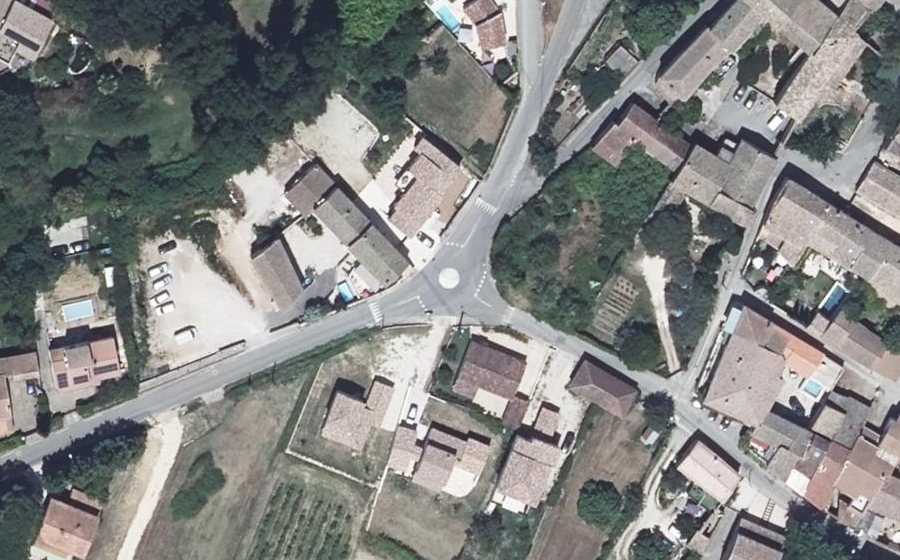Vue aérienne du Rond-point anonyme n°649562912