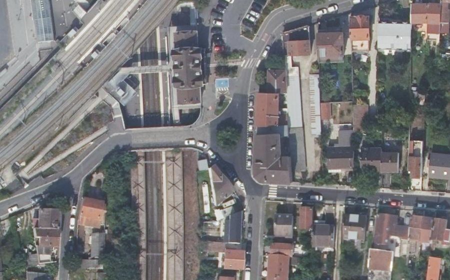 Vue aérienne du Rond-point anonyme n°649685834