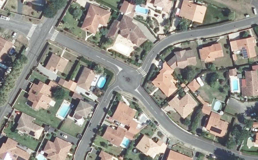 Vue aérienne du Rond-point anonyme n°64969419