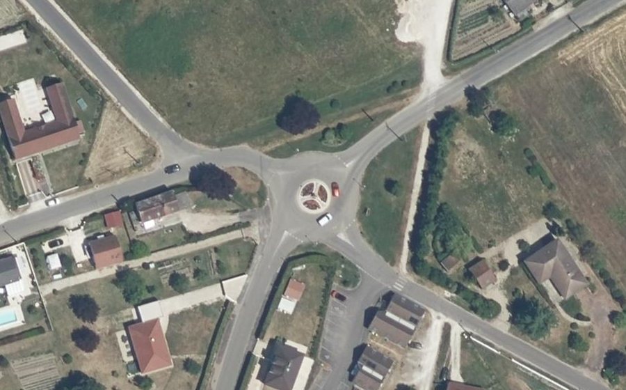 Vue aérienne du Rond-point anonyme n°64978337