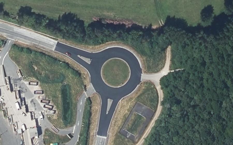 Vue aérienne du Rond-point anonyme n°64986756