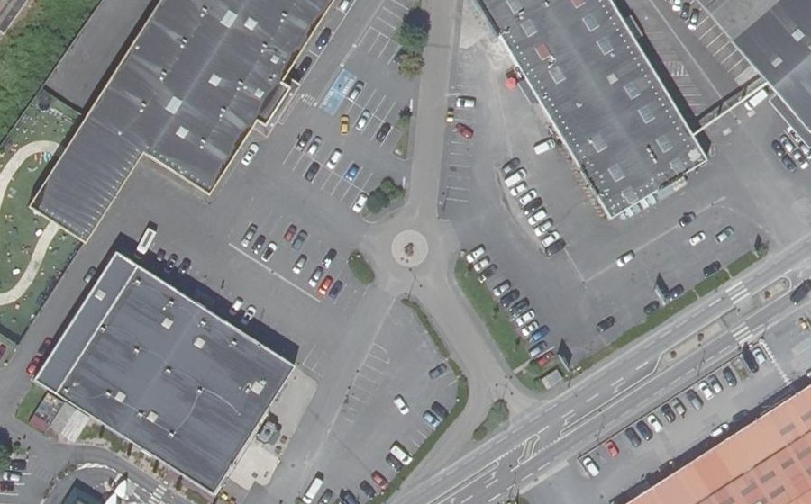 Vue aérienne du Rond-point anonyme n°650145330