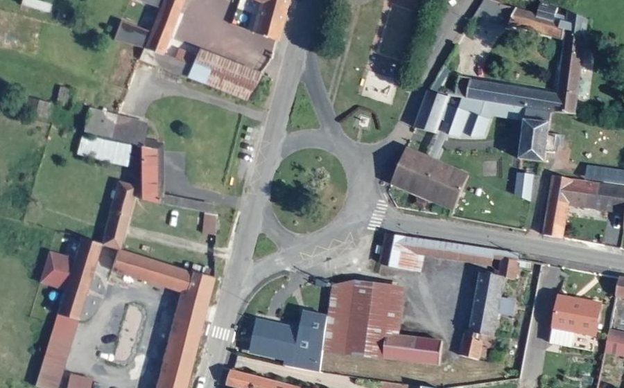 Vue aérienne du Rond-point anonyme n°65015264
