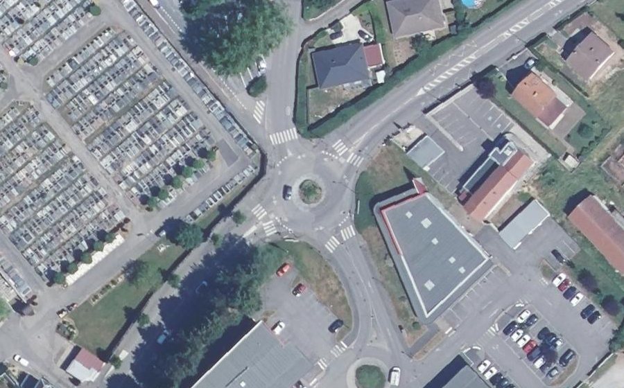 Vue aérienne du Rond-point anonyme n°650296191