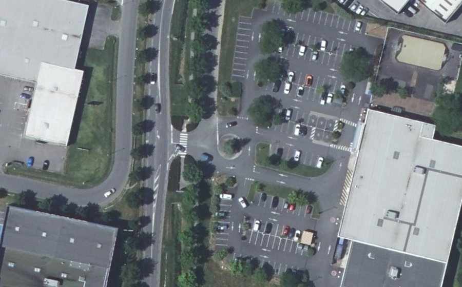 Vue aérienne du Rond-point anonyme n°65046445
