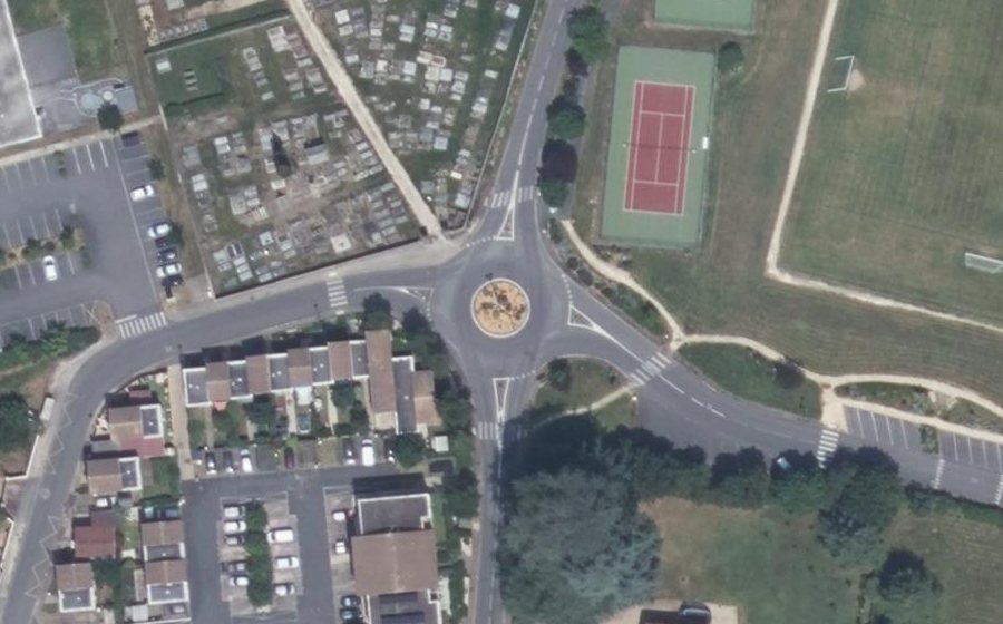 Vue aérienne du Rond-point anonyme n°65047272