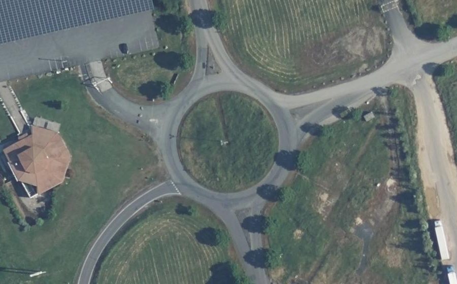 Vue aérienne du Rond-point anonyme n°65050379