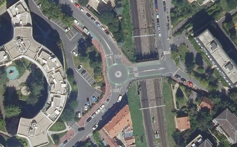 Vue aérienne du Rond-point anonyme n°650606307