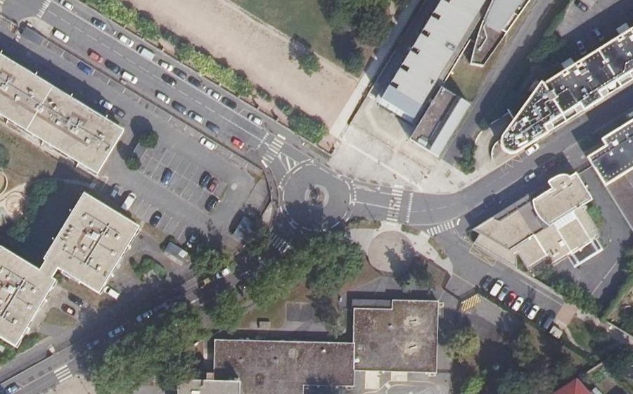 Vue aérienne du Rond-point anonyme n°650638189