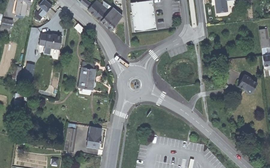 Vue aérienne du Rond-point anonyme n°650817133