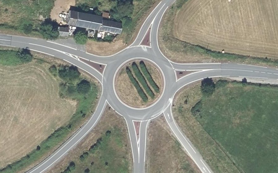 Vue aérienne du Rond-point anonyme n°65100424