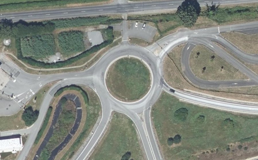 Vue aérienne du Rond-point anonyme n°65100426